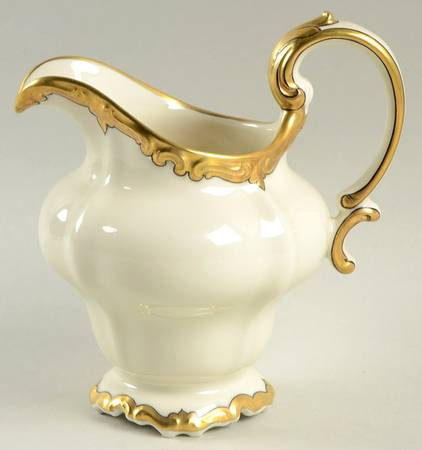 5647 (Ivory Background, Black Line) Creamer