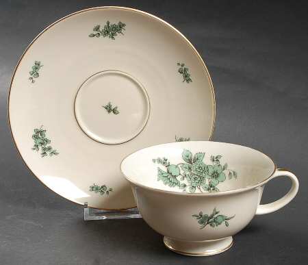 622 (Aida) Footed Cup & Saucer Set