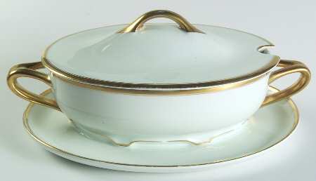 7411 Sauce Boat with Attached Underplate & Lid