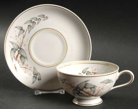 7425 (Smooth, Gold) Footed Cup & Saucer Set
