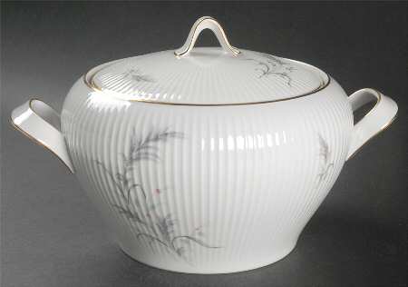 7533 (Gold Trim) Round Covered Vegetable