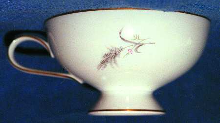 7533 (Rim, Gold) Footed Cup
