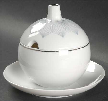 Ballet Gravy Boat w/Attached Underplate & Lid