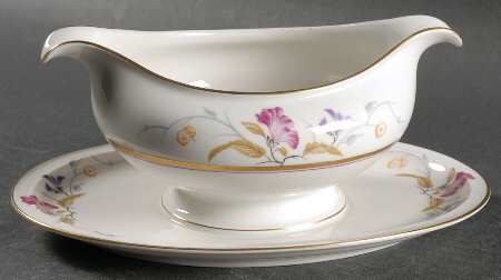 Amanda  Gravy Boat with Attached Underplate