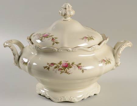 Antoinette (Pompadour Shape) Tureen &  Lid