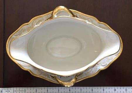 Arcadia Gravy Boat with Attached Underplate