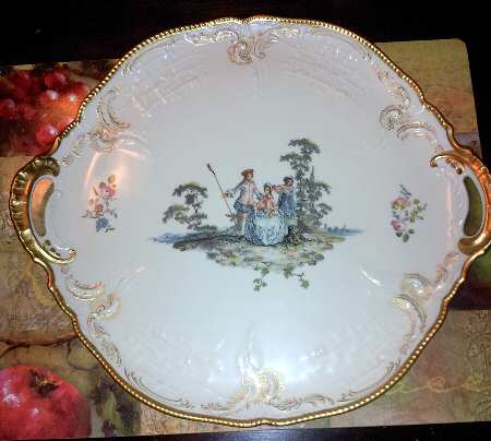 Arcadia Handled Cake Plate
