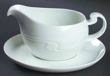 Asymmetria White Gravy Boat & Underplate