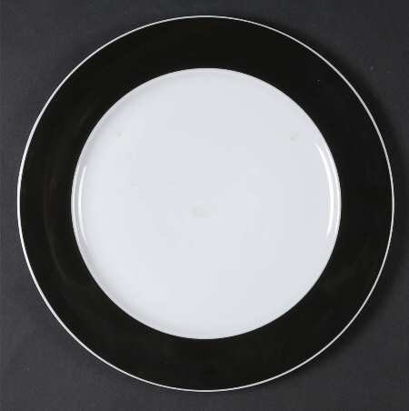 Avenue Black Service Plate (Charger)
