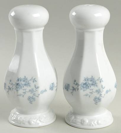 Blue Bouquet Stove Top Salt & Pepper Set