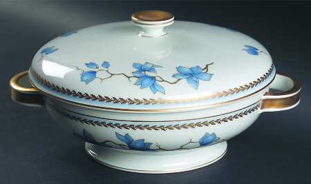 Blue Danube (White) Round Covered Vegetable
