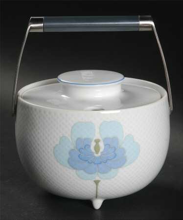 Blue Flower (Century Shape, Coupe) Sauce Boat & Lid