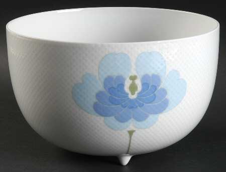 Blue Flower (Century Shape, Coupe) 7" Round Vegetable Bowl