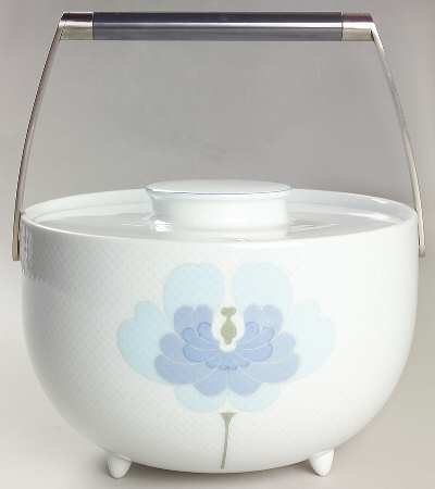 Blue Flower (Century Shape, Coupe) Round Covered Vegetable