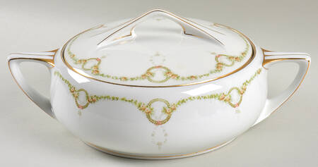 Briar Rose Round Covered Vegetable