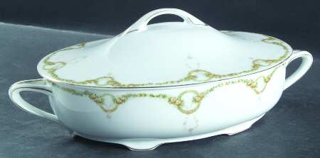Briar Rose Oval Covered Vegetable