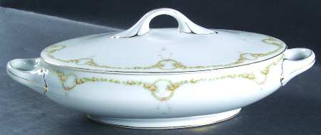 Briar Rose Oval Covered Vegetable