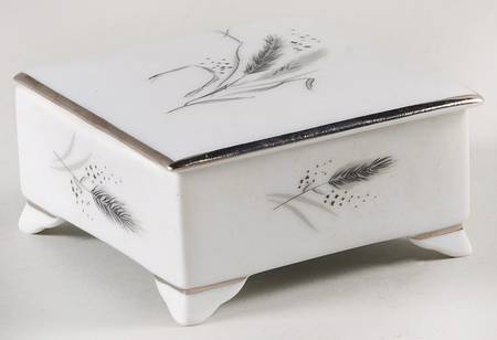 Ceres (Platinum Trim) 3" Square Box W/Lid