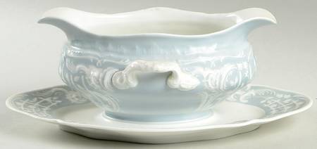 Chantilly Gravy Boat with Attached Underplate