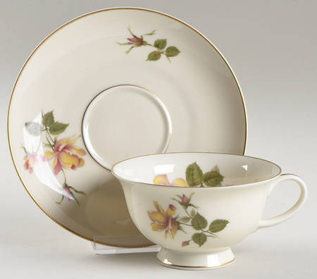 Charlene (Aida, Ivory) Footed Cup & Saucer Set