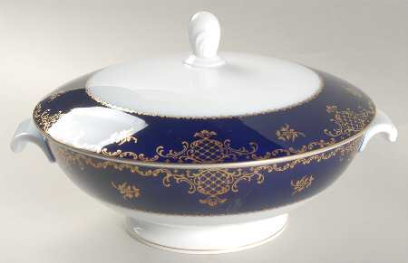 Charlemagne Round Covered Vegetable