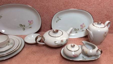 Charming Rose Teapot & Lid