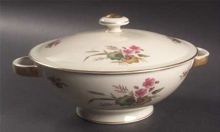 Claudia Round Covered Vegetable