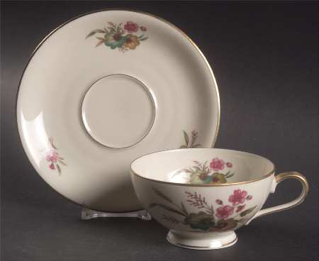 Claudia Footed Cup & Saucer Set