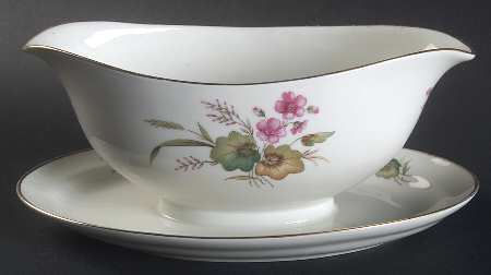 Claudia Gravy Boat with Attached Underplate