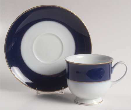 Claudine Footed Cup & Saucer Set