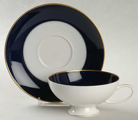 Claudine Footed Cup & Saucer Set