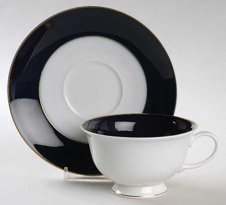 Claudine Footed Cup & Saucer Set