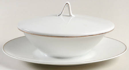 Classic Platinum (Newer) Round Sauce Boat w/Attached Underplate & Lid