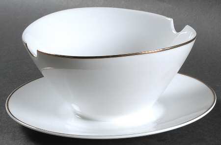 Classic Platinum (Newer) Gravy Boat with Attached Underplate