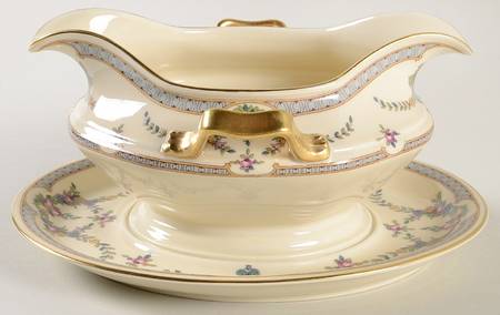 Daphne Gravy Boat with Attached Underplate