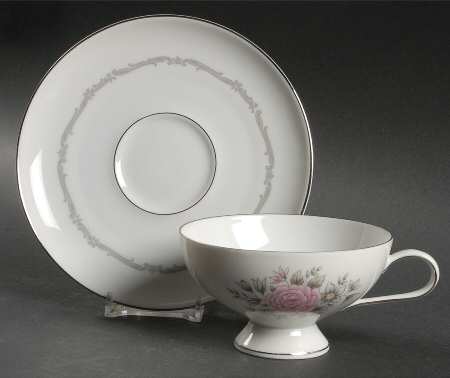 Debut Footed Cup & Saucer Set
