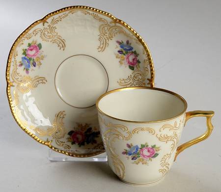 Diplomat (Center Gold) Flat Cup & Saucer Set