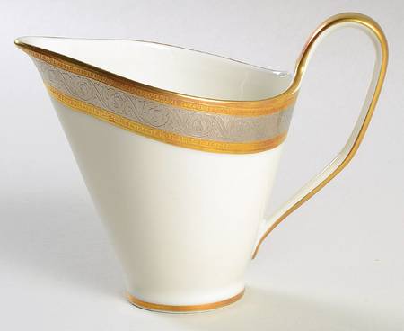 Duchess (Ivory Background) Creamer