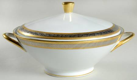 Duchess (White Background) Round Covered Vegetable