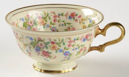 Eleanor Cream Footed Cup