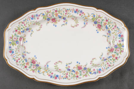 Eleanor White 15" Oval Serving Platter