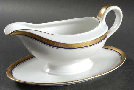Electra (Aida Shape) Gravy Boat with Attached Underplate