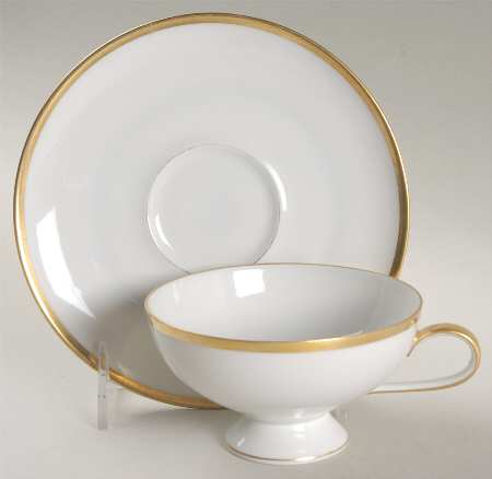 Elegante Footed Cup & Saucer Set