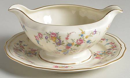 Evangeline Gravy Boat with Attached Underplate