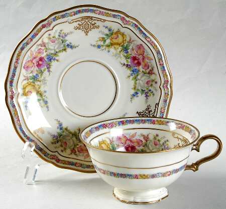 Evelyn Footed Cup & Saucer Set