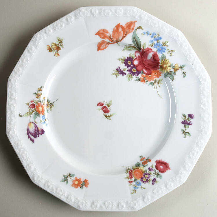 Flowers (Classic Stamp) Dinner Plate