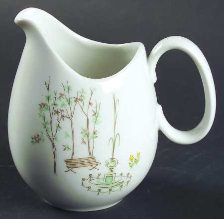 Fountain Court Creamer