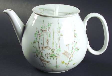 Fountain Court Teapot & Lid