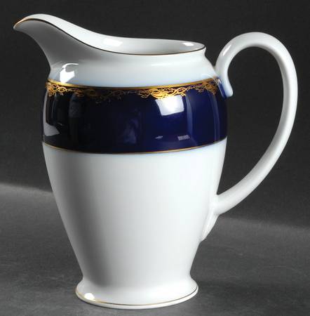 Frederick The Great 32 Oz Pitcher