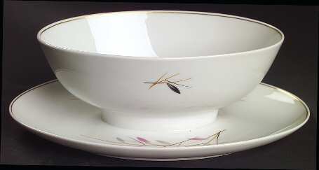 Geisha Gravy Boat with Attached Underplate